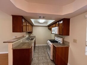 430 S Niagara St in Burbank, CA - Foto de edificio - Building Photo