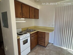 2071 S Second St in Lebanon, OR - Building Photo - Building Photo