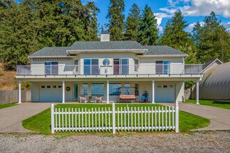 1356 S Silver Beach Rd in Coeur d'Alene, ID - Building Photo - Building Photo