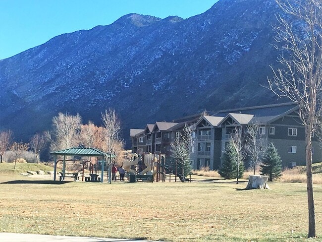 560 River View Dr in New Castle, CO - Building Photo - Building Photo