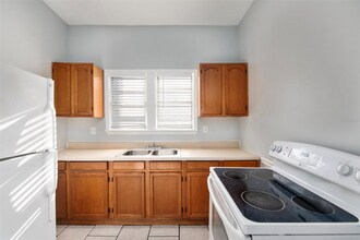 2317 W Chestnut St in Tampa, FL - Building Photo - Building Photo