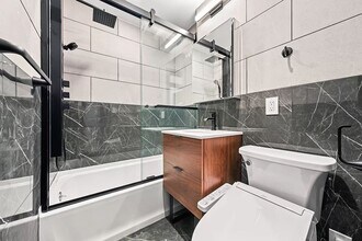 453 W 48th St in New York, NY - Building Photo - Building Photo