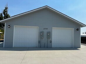 2719 W Peninsula Dr in Moses Lake, WA - Foto de edificio - Building Photo