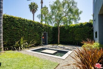 929 Dickson St in Los Angeles, CA - Building Photo - Building Photo