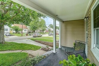 7012 Ellen Ave in North College Hill, OH - Building Photo - Building Photo