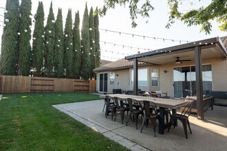 9236 Heathfield Way in Sacramento, CA - Building Photo - Building Photo