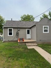 617 Montrose St in Salina, KS - Building Photo - Building Photo