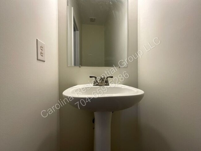 7809 Lennoxshire Rd in Charlotte, NC - Building Photo - Building Photo