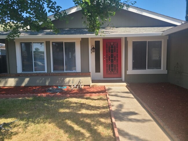 9236 Premier Way in Sacramento, CA - Building Photo - Building Photo