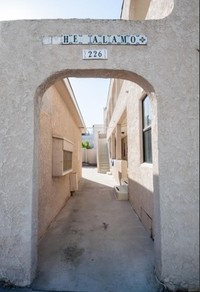 226 2nd St in Hermosa Beach, CA - Foto de edificio - Building Photo