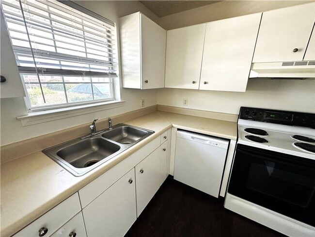 property at 115 Winter Chase Ln