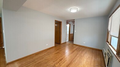 5128 N Long Ave, Unit 1 in Chicago, IL - Foto de edificio - Building Photo