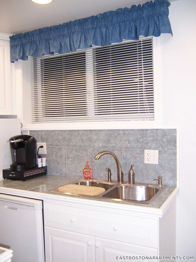 101 Orleans St in Boston, MA - Building Photo - Building Photo
