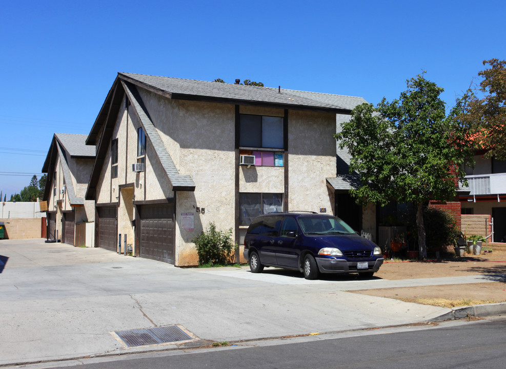 955 5th St in Corona, CA - Building Photo