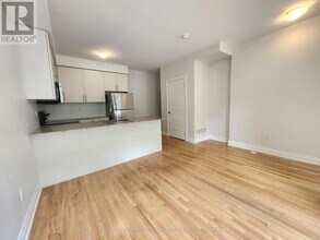 19-19 Eldora Ave in Toronto, ON - Building Photo - Building Photo