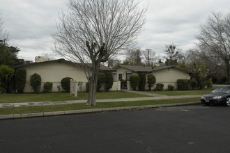 Garden Court Apartments in Madera, CA - Building Photo - Building Photo