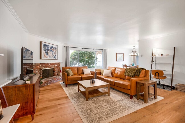 property at 612 Calle De Los Amigos
