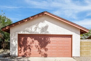 11345 N 82nd Dr in Peoria, AZ - Building Photo