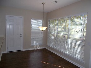 221 Aylesbury Ln in Indian Trail, NC - Foto de edificio - Building Photo