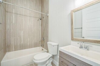 4507 E Martin Luther King Jr Blvd in Austin, TX - Building Photo - Building Photo
