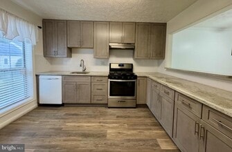 11983 Cardamom Dr in Woodbridge, VA - Building Photo - Building Photo