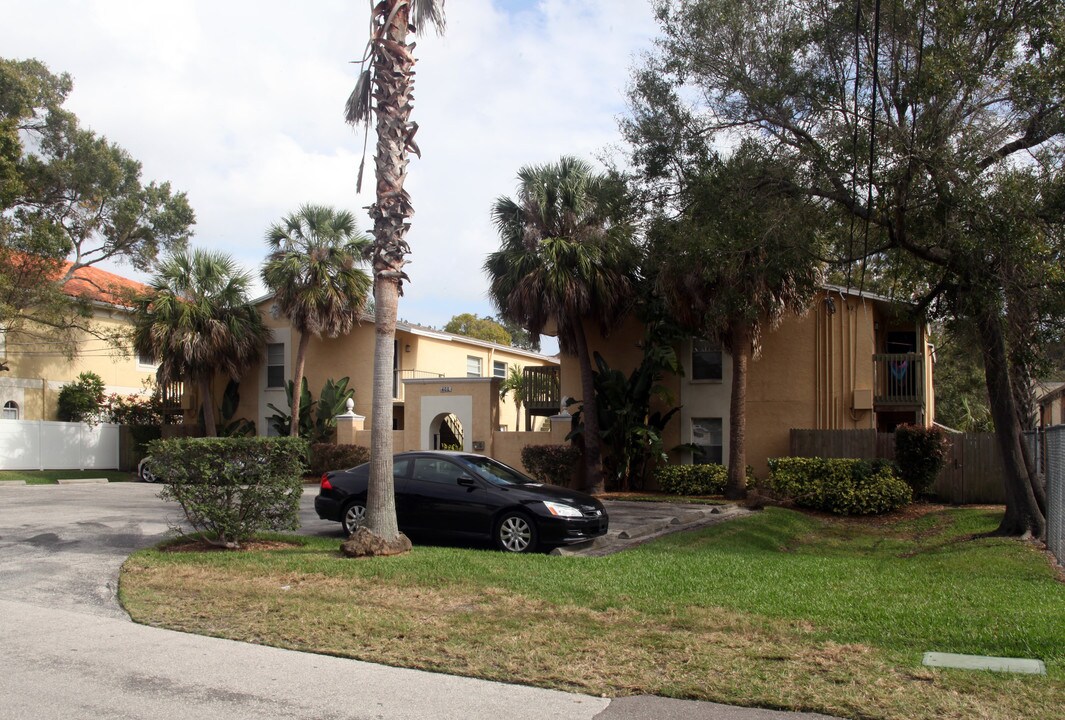 410 S Tampania Ave in Tampa, FL - Building Photo