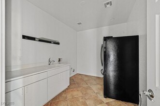 65 Pangloss St, Unit 8 in Henderson, NV - Building Photo - Building Photo