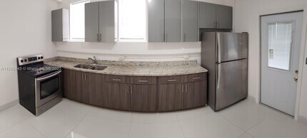 551 NW 41st St-Unit -3 in Miami, FL - Building Photo - Building Photo