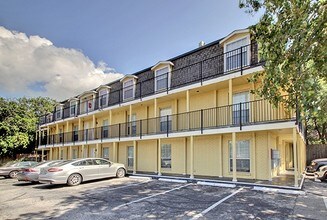 French Place Condo's in Austin, TX - Foto de edificio - Building Photo