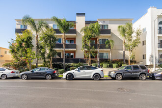 1235 Granville Ave in Los Angeles, CA - Foto de edificio - Building Photo