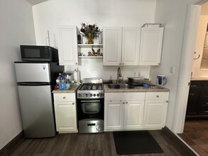 5619 N Miami Ave, Unit Cottage in Miami, FL - Building Photo - Building Photo