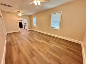 811 Travis St in Bryan, TX - Building Photo - Building Photo