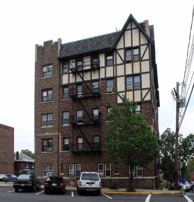 The Bedford in North Bergen, NJ - Building Photo - Building Photo