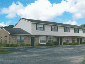 Oakridge Townhouses in North Charleston, SC - Building Photo - Building Photo