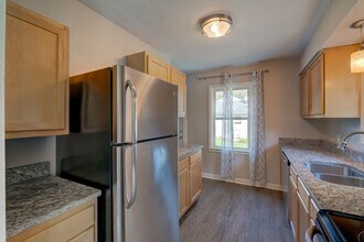 5212 Midmoor Rd in Monona, WI - Building Photo - Building Photo