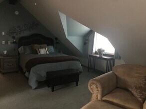 2004 NE 8th St in Bend, OR - Foto de edificio - Building Photo