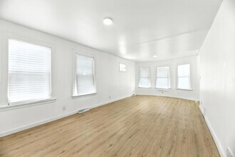 17 E 100th Pl in Chicago, IL - Building Photo - Building Photo