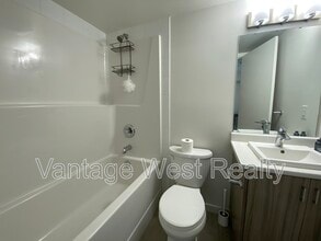 695-695 Academy Way in Kelowna, BC - Building Photo - Building Photo