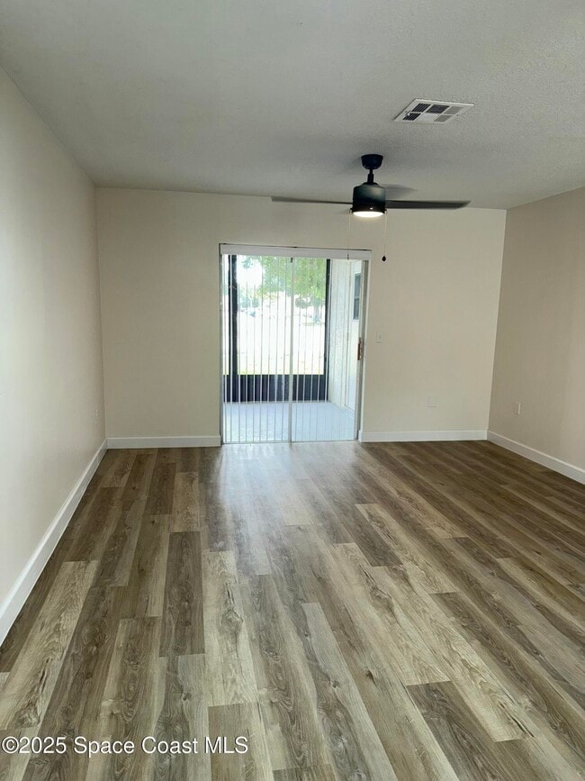 1514 Clearlake Rd in Cocoa, FL - Foto de edificio - Building Photo