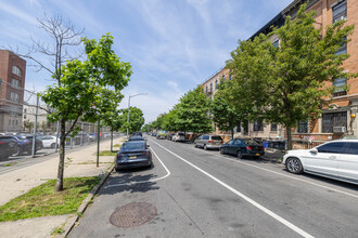 2153 Pacific St in Brooklyn, NY - Foto de edificio - Building Photo