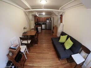 241 Freeman St, Unit B in Brookline, MA - Building Photo - Building Photo