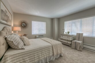 Sunset Country Club Plaza Apartments in Kansas City, MO - Building Photo - Building Photo