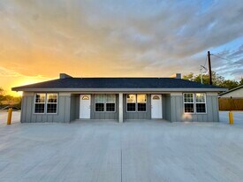 97 N County Rd 253, Unit 2 in Eagle Pass, TX - Building Photo