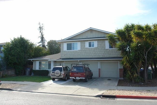 1069 Topaz Ave in San Jose, CA - Foto de edificio - Building Photo