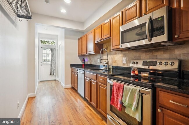 1359 Florida Ave NE in Washington, DC - Foto de edificio - Building Photo