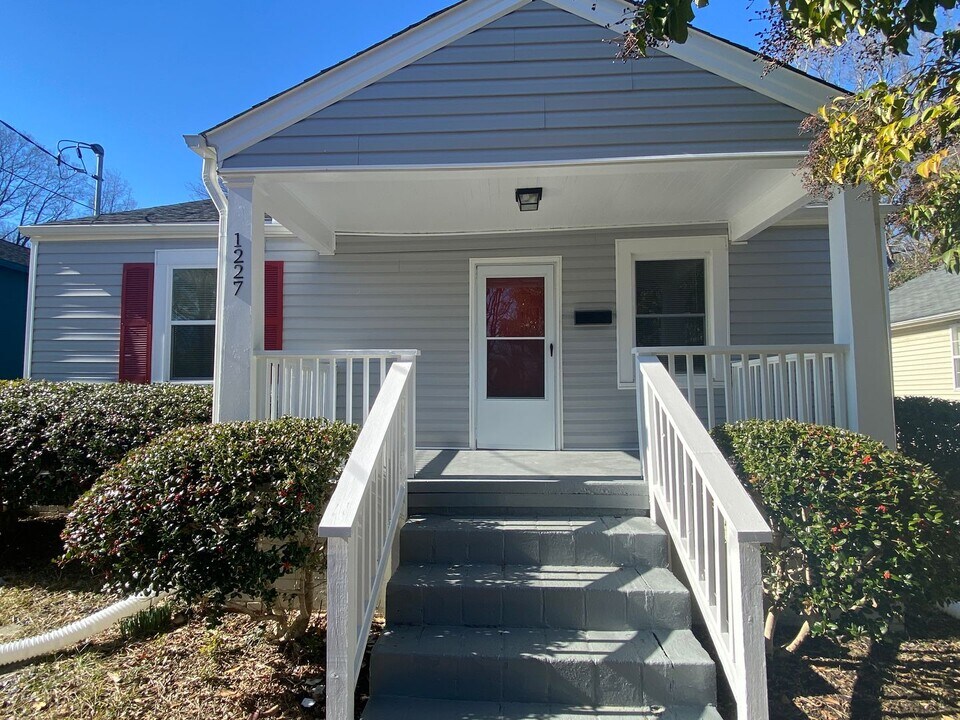 1227 Berkeley St in Durham, NC - Foto de edificio