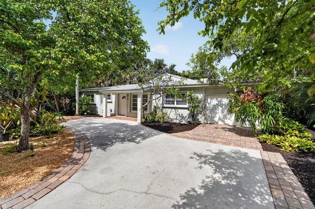 property at 606 Paulina Rd