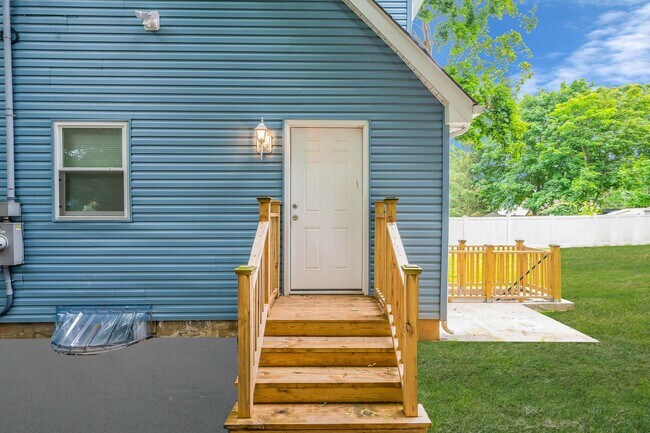 79 15th St in Wading River, NY - Foto de edificio - Building Photo