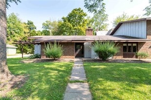 37 S Cedar St in Oberlin, OH - Building Photo