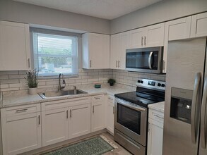 6405 Cooper Ln, Unit 4 in Jacksonville, FL - Foto de edificio - Building Photo